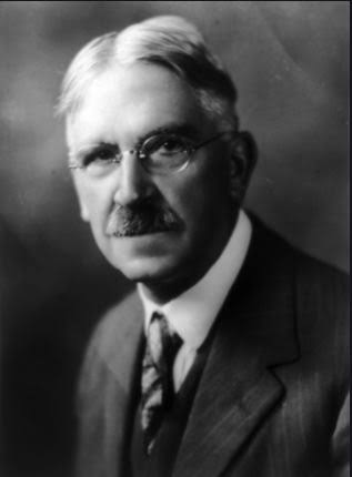 Fotografías de John Dewey, Maria Montessori y Pestalozzi, representantes de la Escuela Nueva